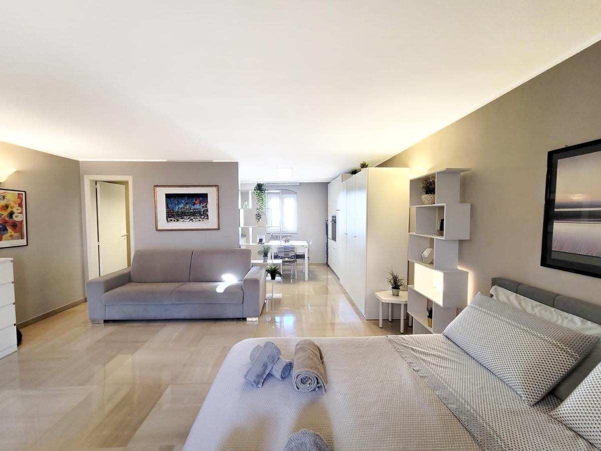Penthouse In The Heart Of Bari With Terrace Apartment Luaran gambar